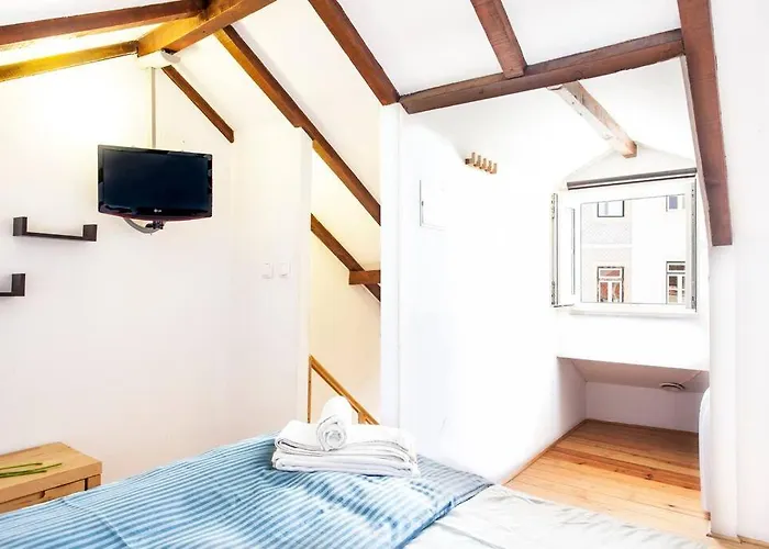 Mouraria I, Eco-Duplex, French Balcony & Smart Check-In