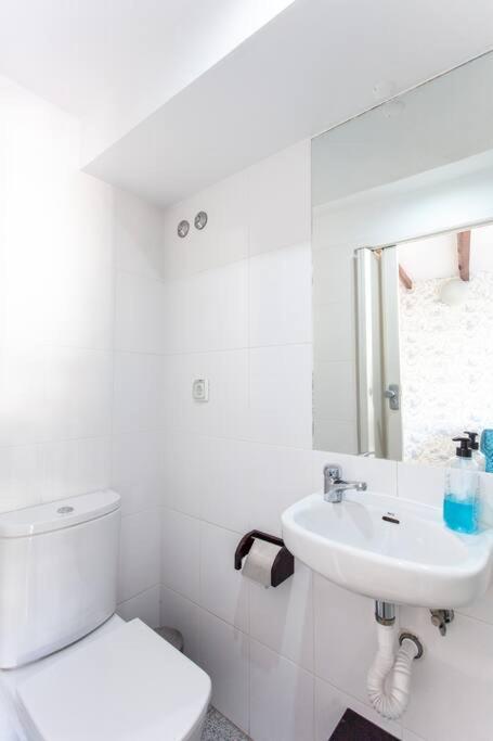 Mouraria I, Eco-duplex, French Balcony & Smart Check-in Lisbon