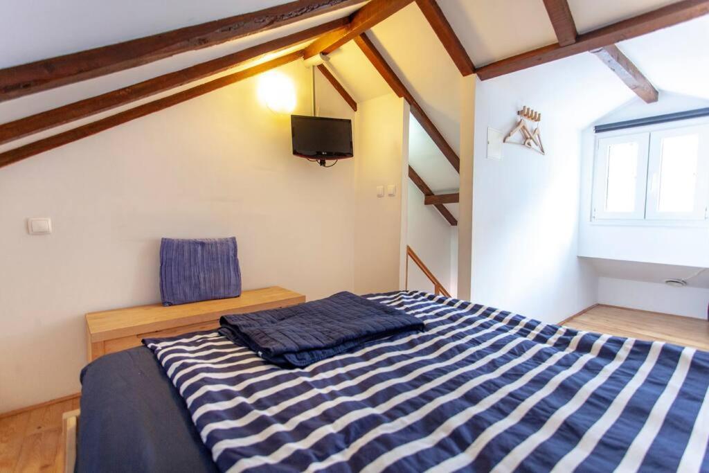 Mouraria I, Eco-duplex, French Balcony & Smart Check-in * Lisbon