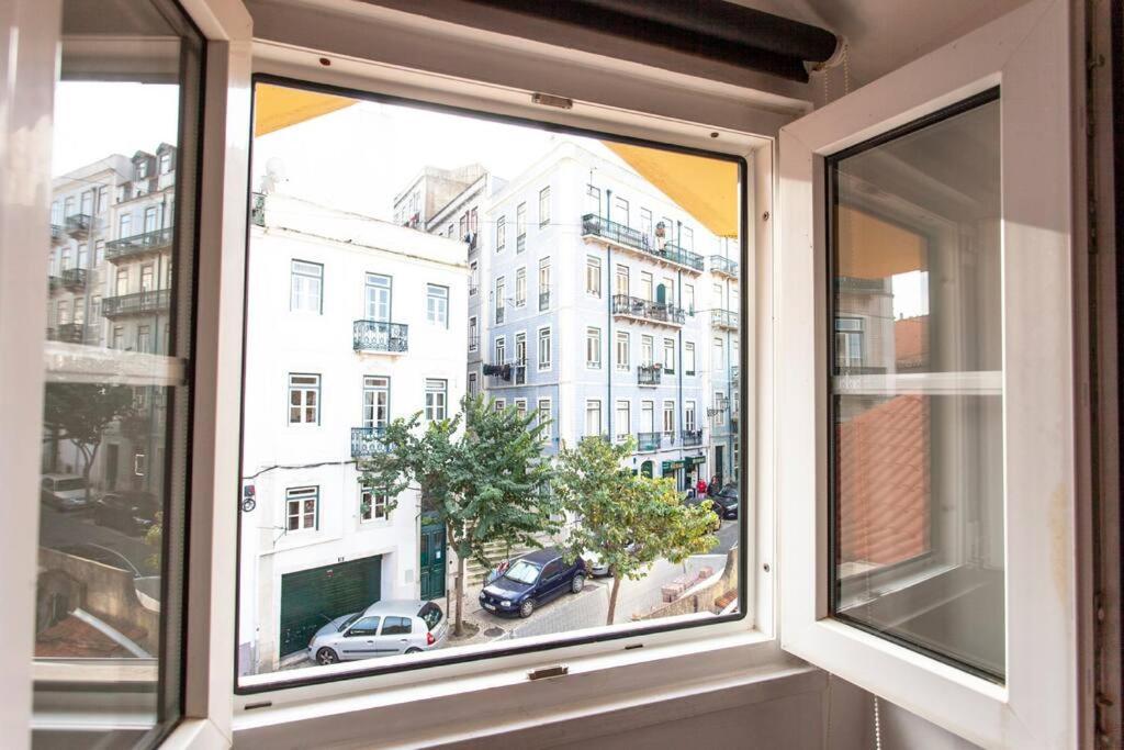 Mouraria I, Eco-duplex, French Balcony & Smart Check-in Apartment