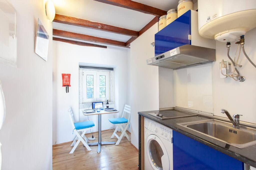 Apartment Mouraria I, Eco-duplex, French Balcony & Smart Check-in Lisbon