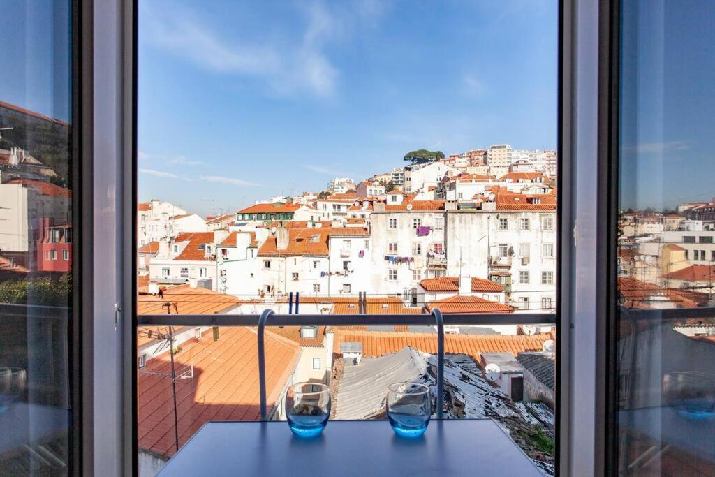 Mouraria I, Eco-duplex, French Balcony & Smart Check-in Apartment