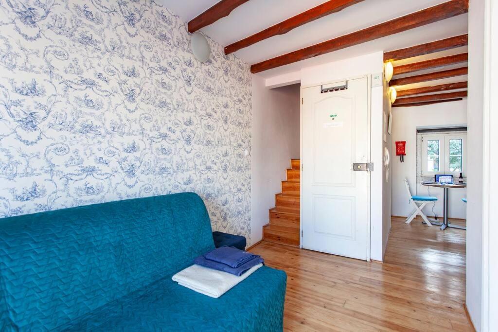 Mouraria I, Eco-duplex, French Balcony & Smart Check-in Lisbon