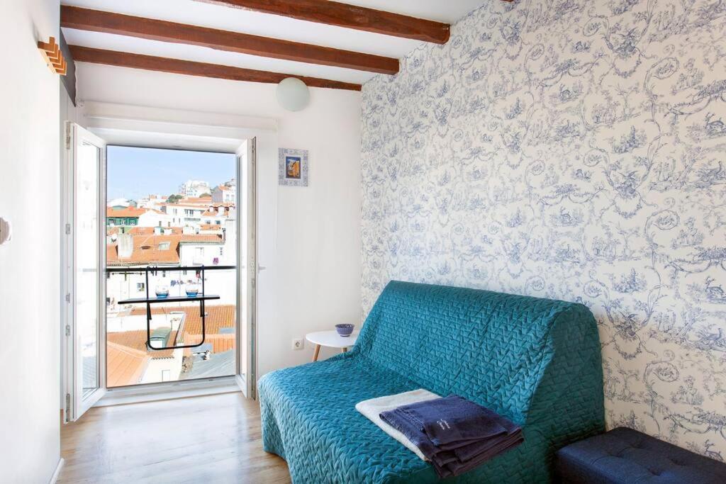 Mouraria I, Eco-duplex, French Balcony & Smart Check-in Apartment