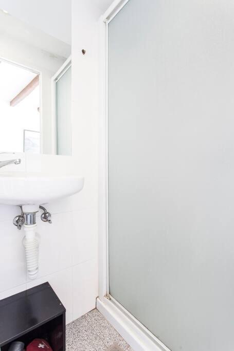 Mouraria I, Eco-duplex, French Balcony & Smart Check-in Apartment Lisbon
